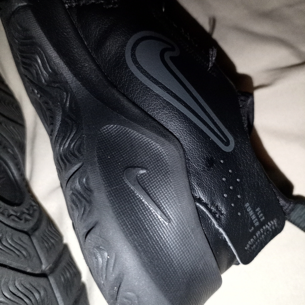 Nike Toddler Boys, Black.  Size 10.5